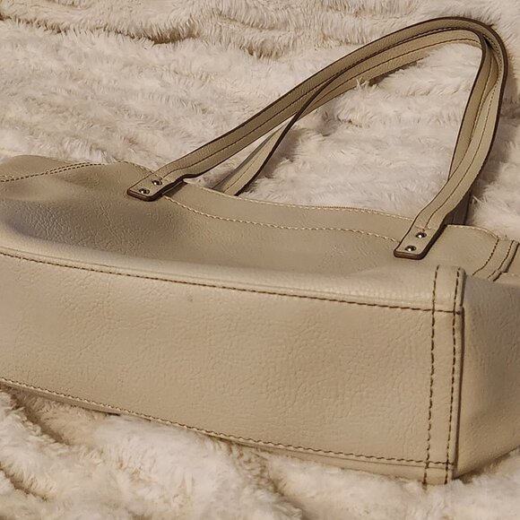 Relic Ivory Leather Shoulder Tote Handbag – Medium Size - Picture 5 of 10